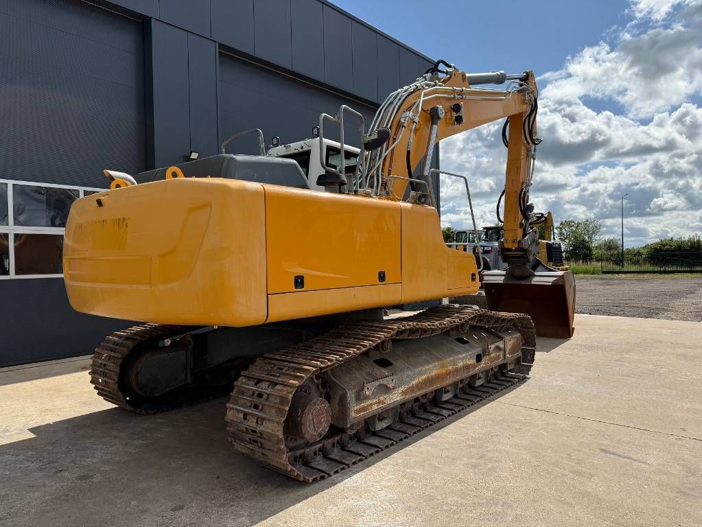 Liebherr R 922 LC