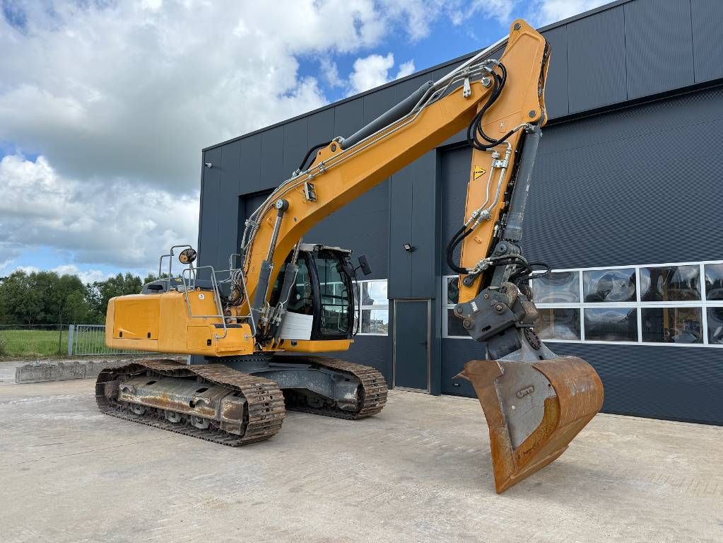 Liebherr R 922 LC