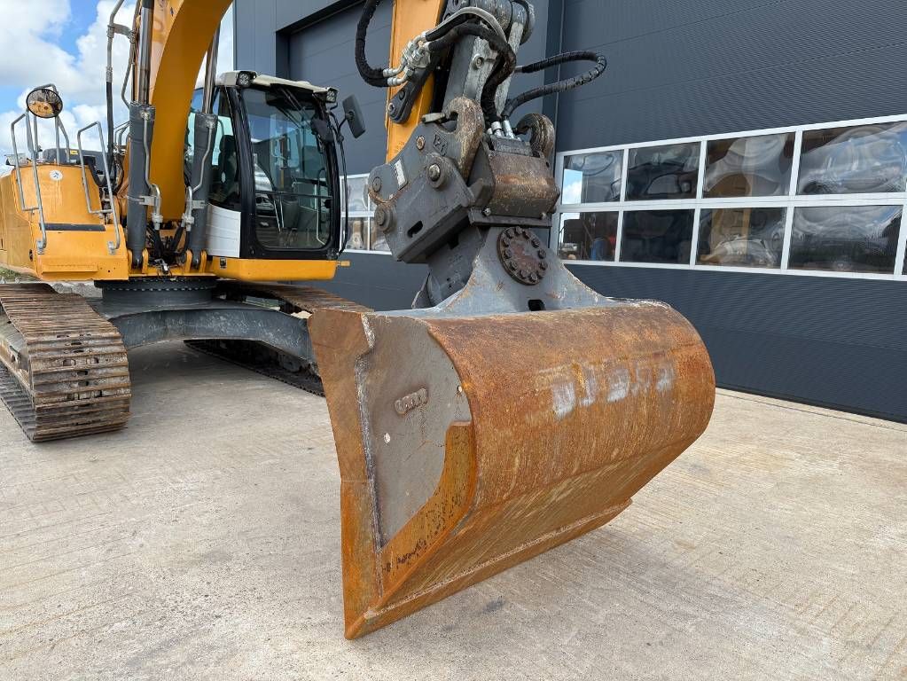 Liebherr R 922 LC