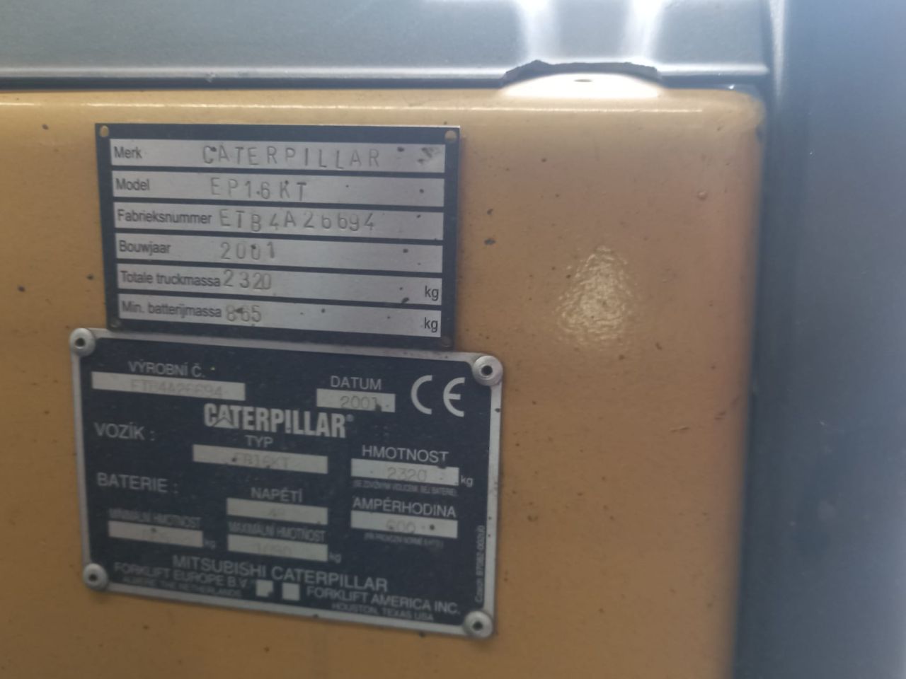 Caterpillar Heftruck zie typeplaatje