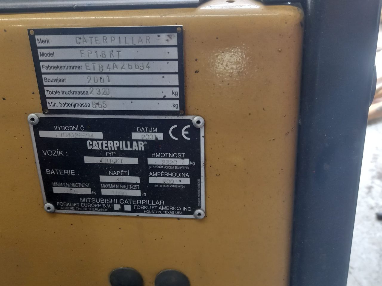Caterpillar Heftruck zie typeplaatje
