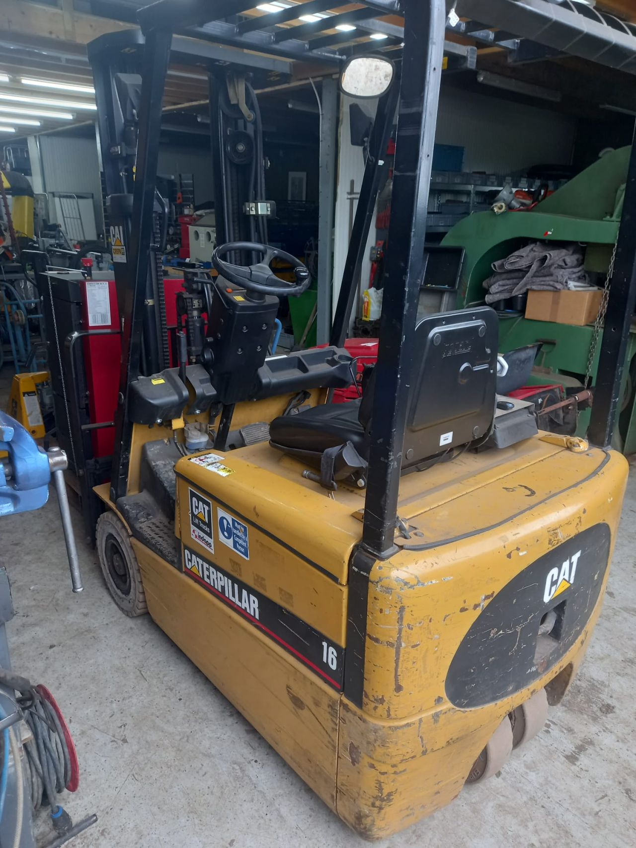 Caterpillar Heftruck zie typeplaatje