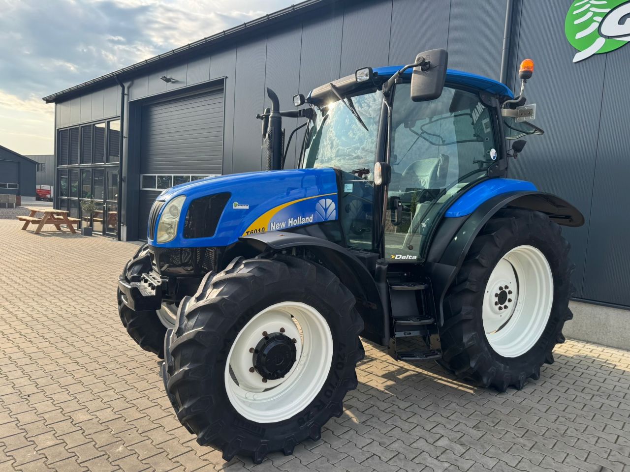 New Holland T6010