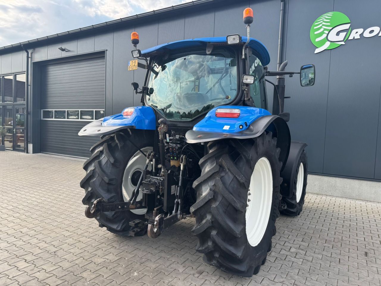 New Holland T6010