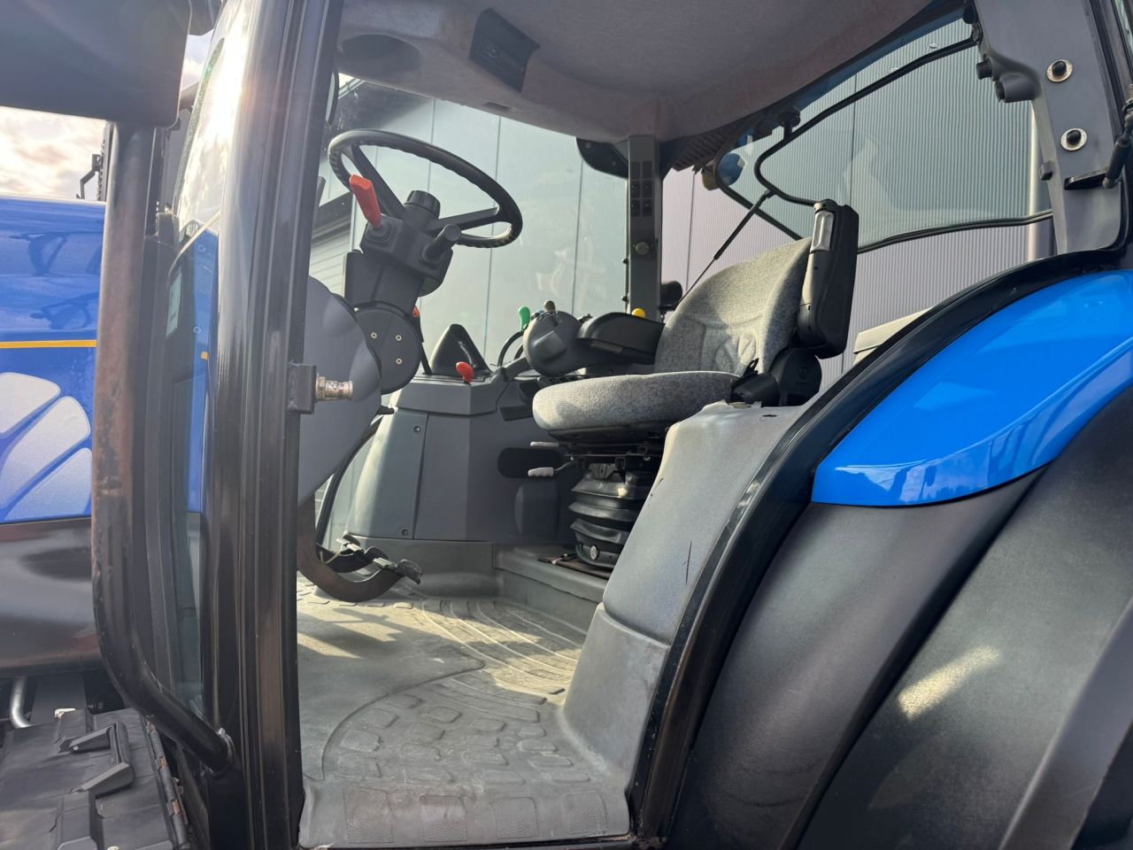 New Holland T6010