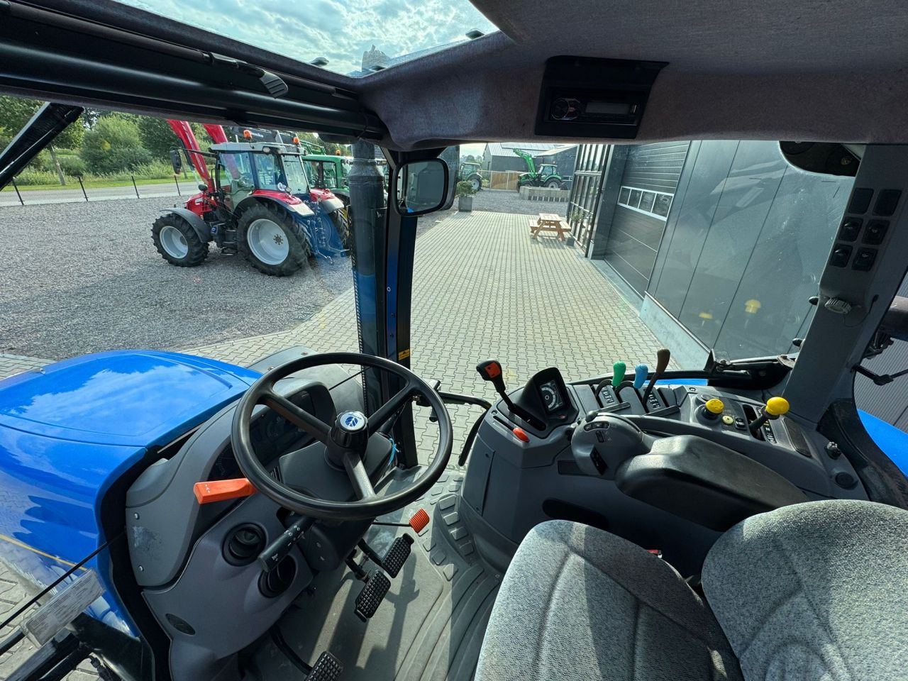 New Holland T6010