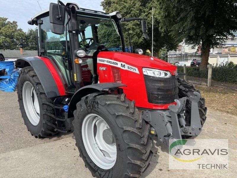 Massey Ferguson 5711 M DYNA-4