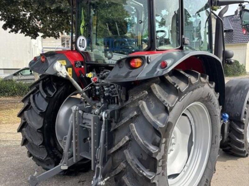 Massey Ferguson 5711 M DYNA-4
