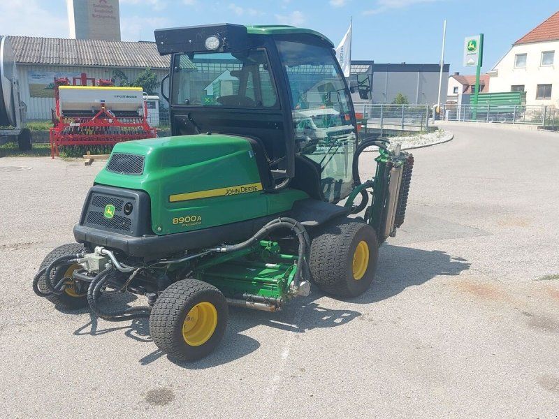John Deere 8900A