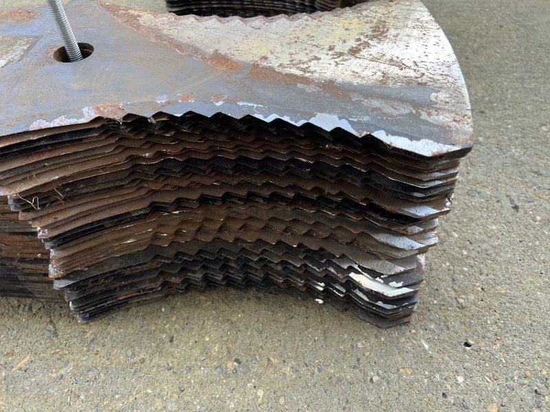 Claas Messer Cargos
