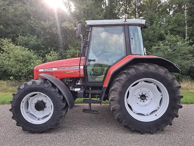 Massey Ferguson 6255