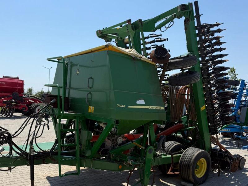 John Deere 740A