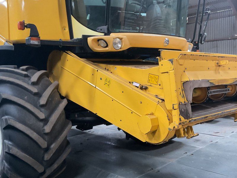 New Holland CX880 med skærebordsvogn