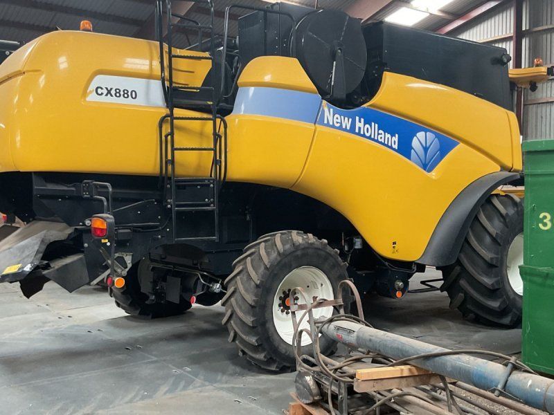 New Holland CX880 med skærebordsvogn