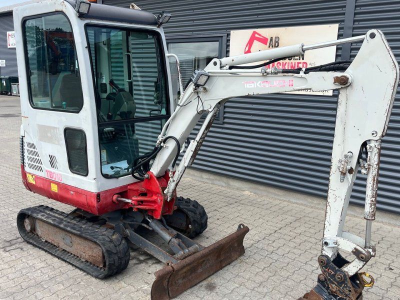 Takeuchi TB016 halvautomatisk hurtigskifte