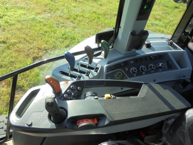 Valtra G135A BLACK EDITION
