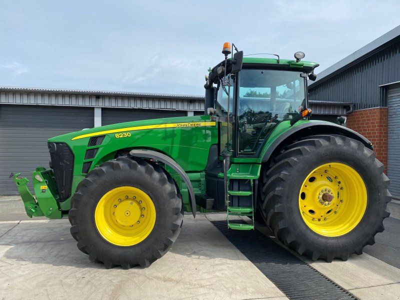 John Deere 8230 ILS