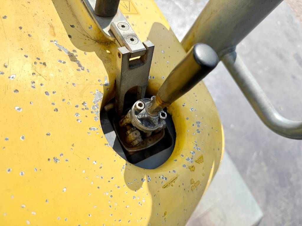 Wacker Neuson 6001- Tilt + Rotate / Only 2694 Hours!