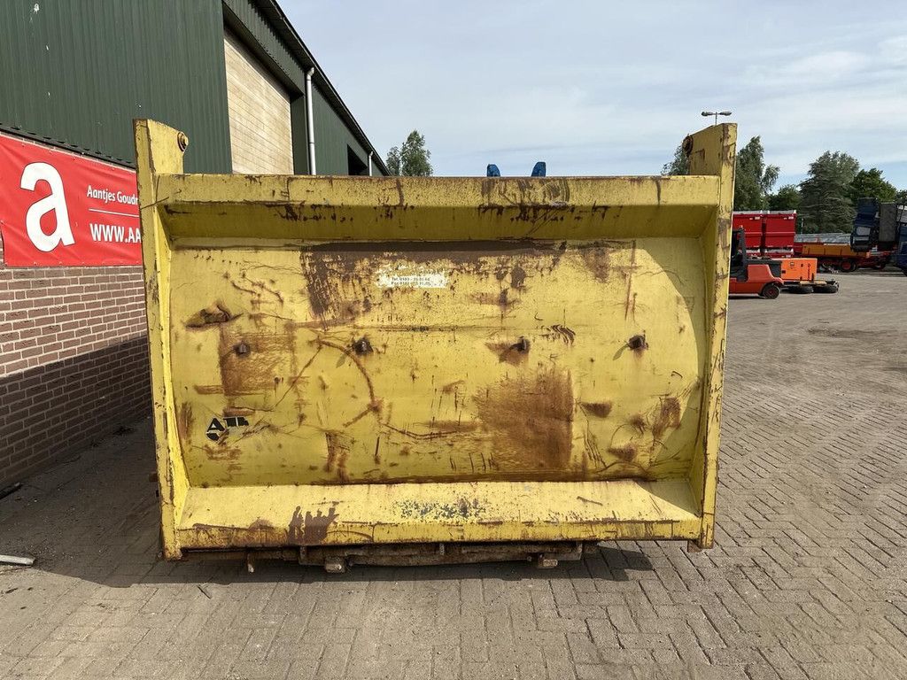 Dump truck body