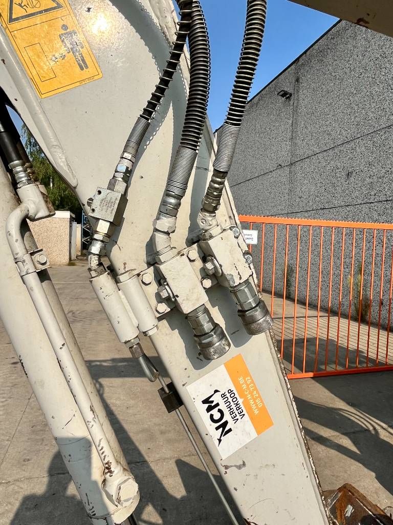 Takeuchi TB 235