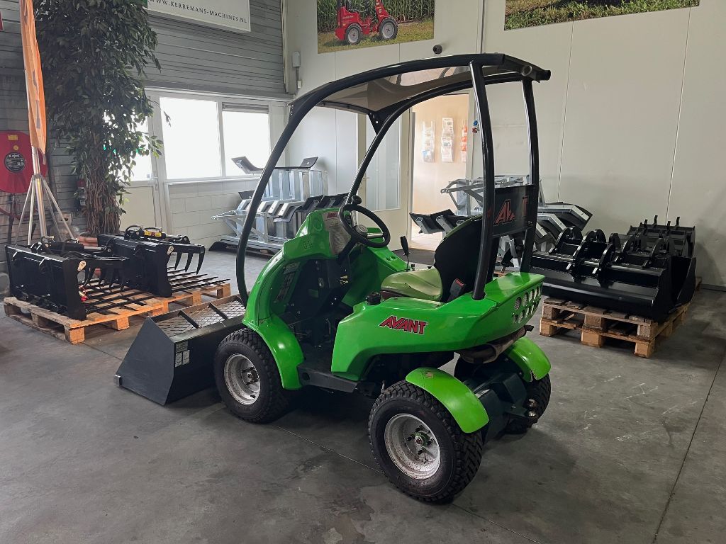 AVANT 220 Minishovel / Kniklader