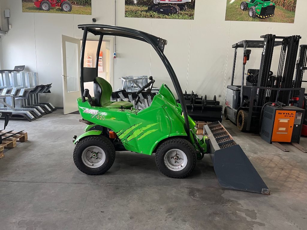 AVANT 220 Minishovel / Kniklader