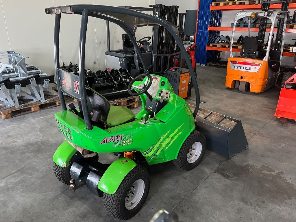 AVANT 220 Minishovel / Kniklader