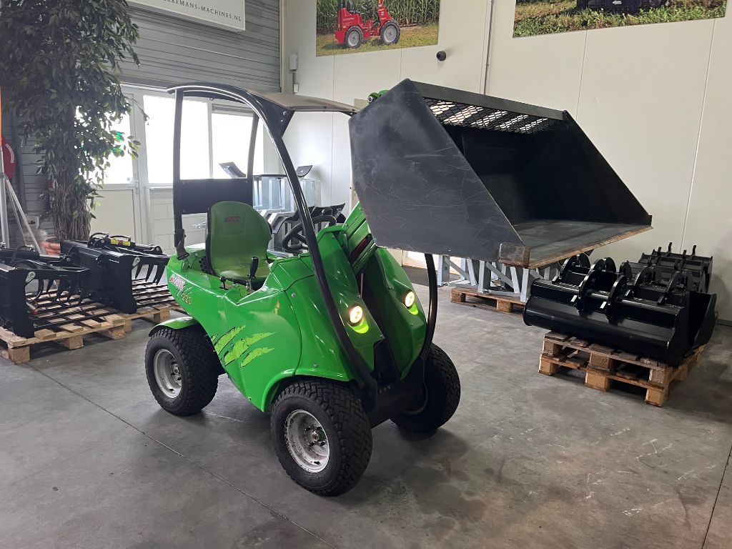 AVANT 220 Minishovel / Kniklader