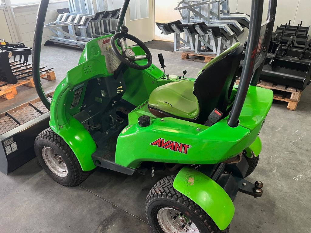 AVANT 220 Minishovel / Kniklader