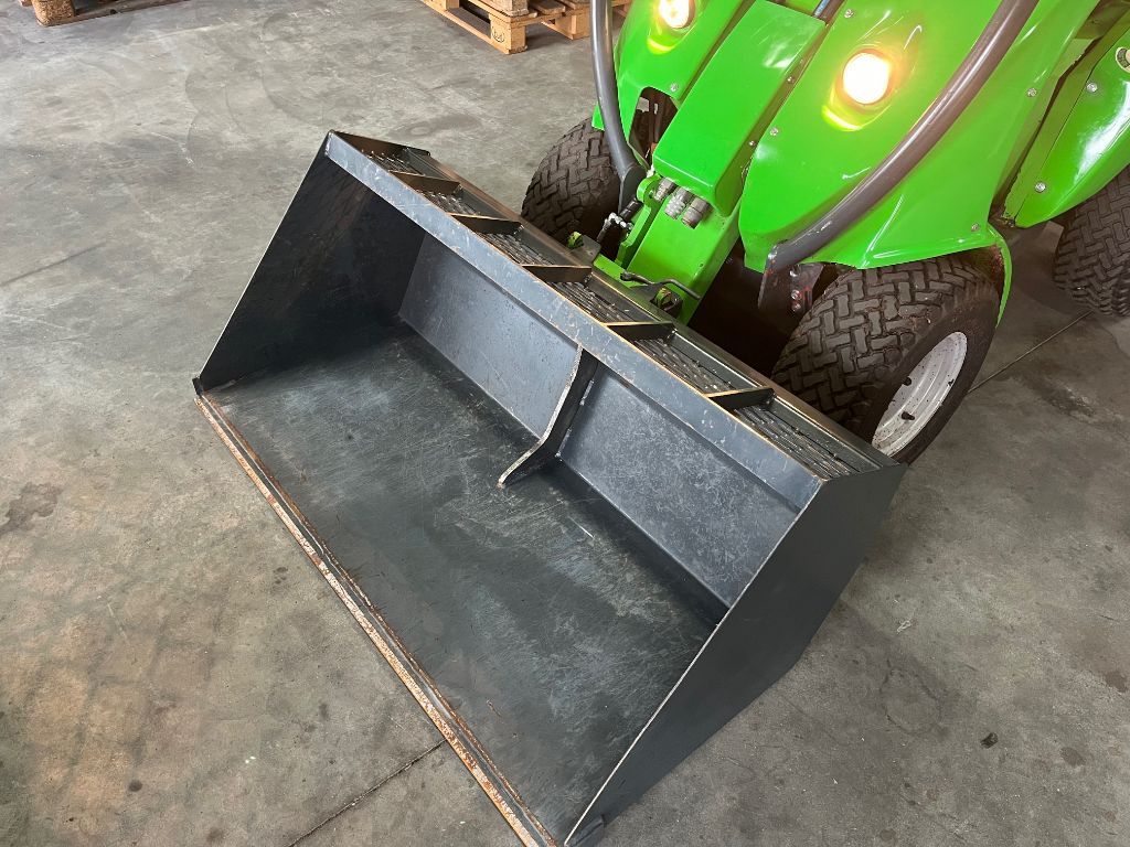 AVANT 220 Minishovel / Kniklader