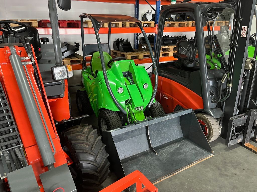 AVANT 220 Minishovel / Kniklader