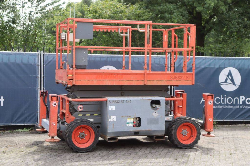 Scissor lift Skyjack SJ6832RT Diesel 11.7m 2014