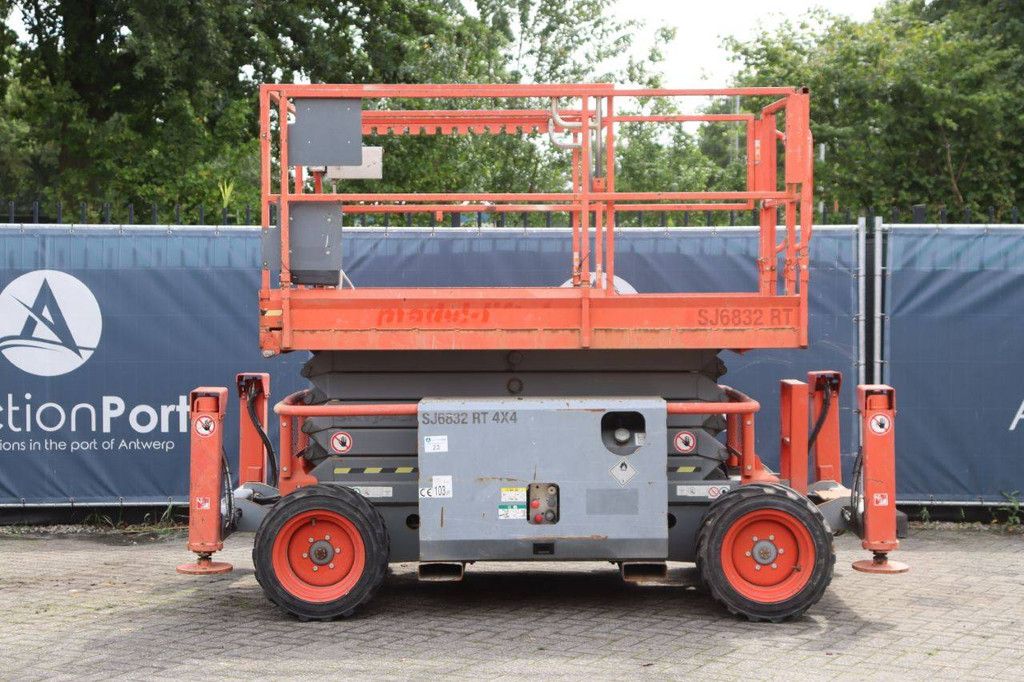 Scissor lift Skyjack SJ6832RT Diesel 11.7m 2014