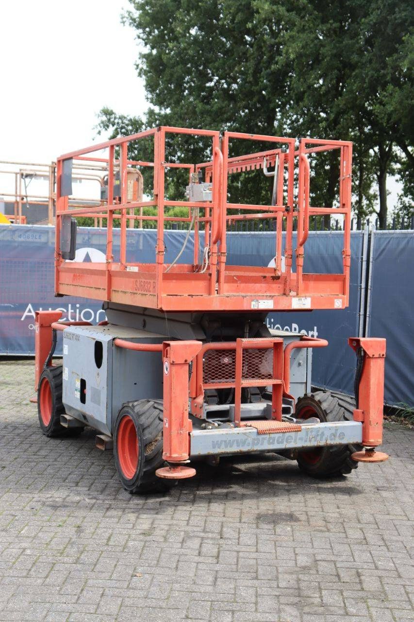 Scissor lift Skyjack SJ6832RT Diesel 11.7m 2014
