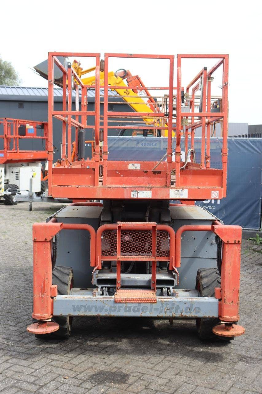 Scissor lift Skyjack SJ6832RT Diesel 11.7m 2014