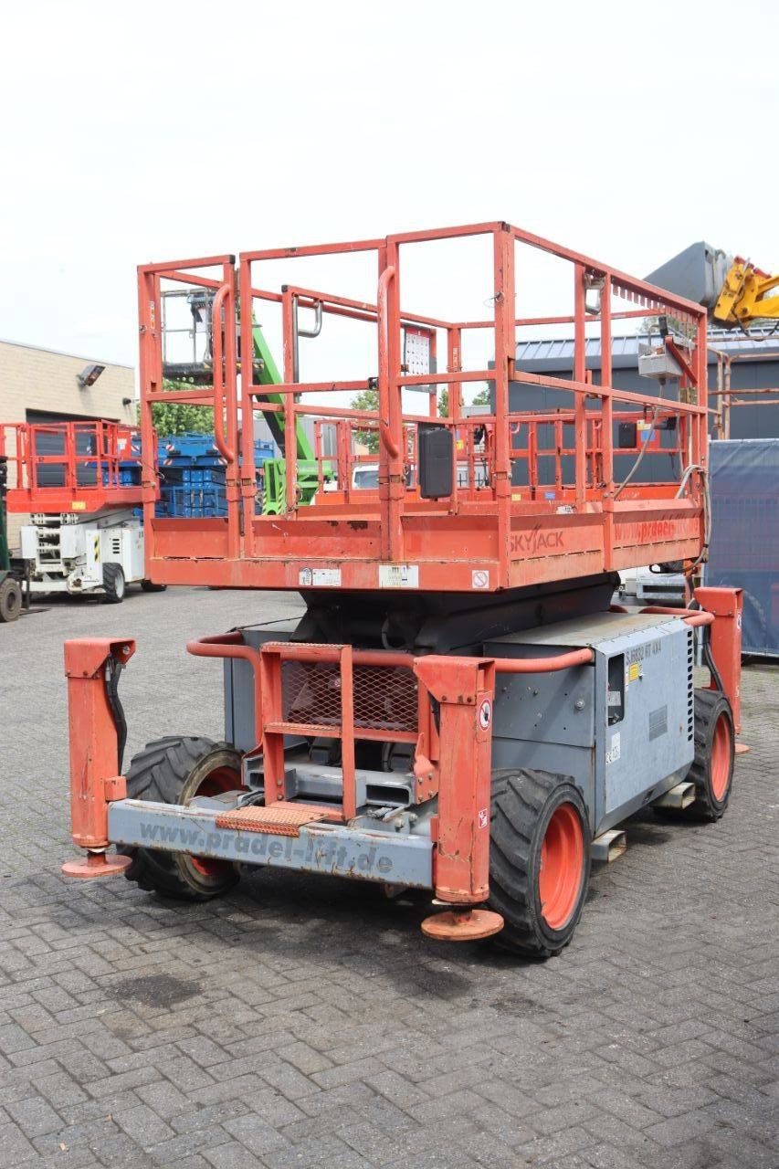 Scissor lift Skyjack SJ6832RT Diesel 11.7m 2014