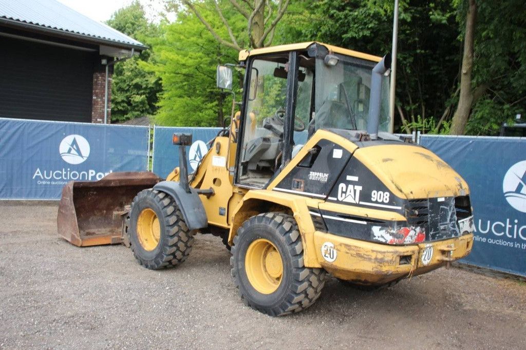 Wheel loader Caterpillar 908 Diesel 2001