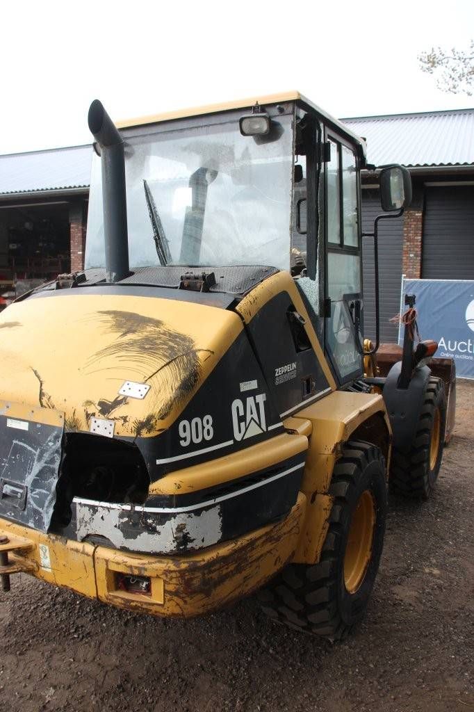 Wheel loader Caterpillar 908 Diesel 2001