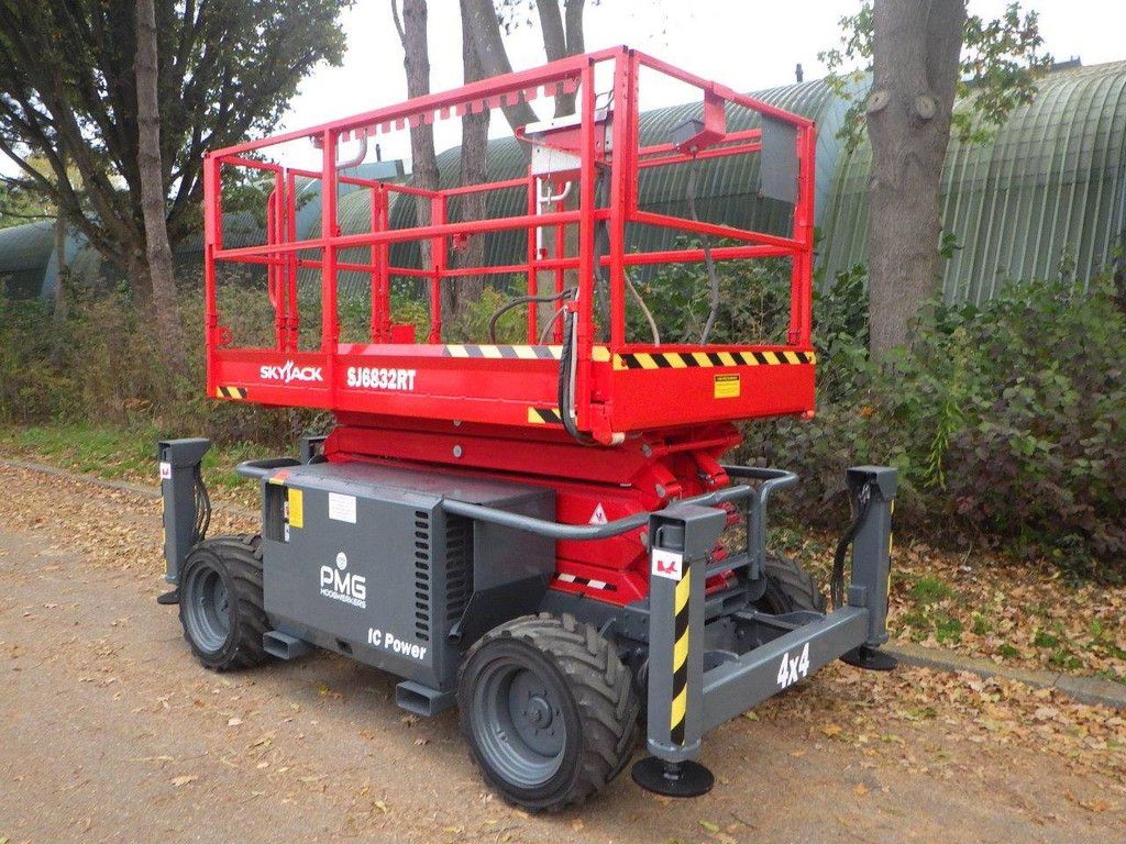 Scissor lift Skyjack SJ6832RT Diesel 11.75m 2017