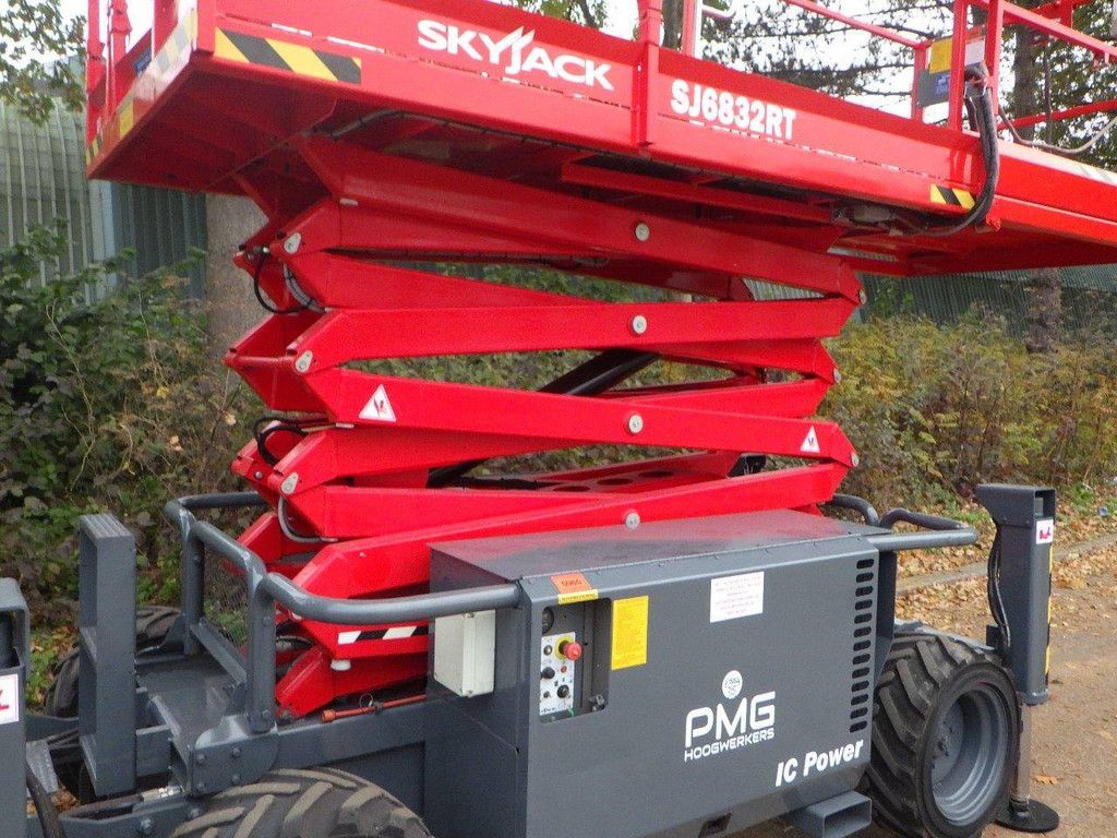Scissor lift Skyjack SJ6832RT Diesel 11.75m 2017