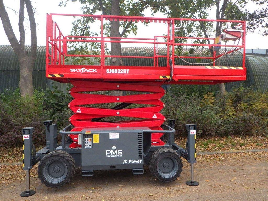 Scissor lift Skyjack SJ6832RT Diesel 11.75m 2017