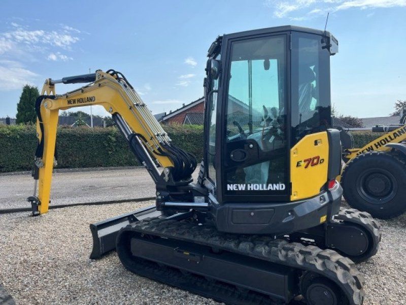 New Holland E70D GRAVMASKINE