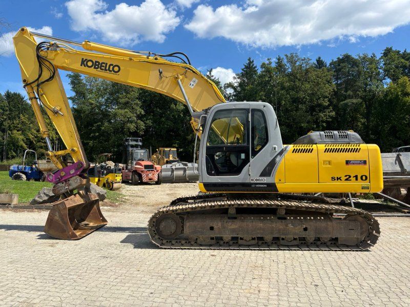 New Holland E 215 B