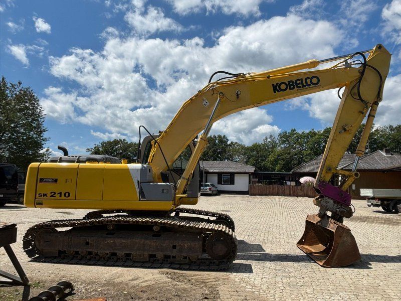 New Holland E 215 B