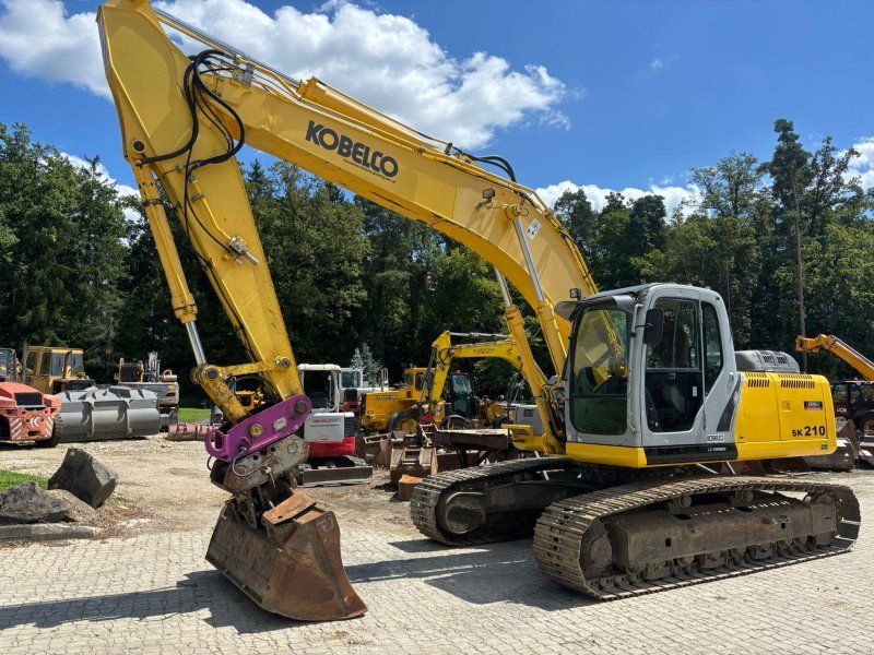 New Holland E 215 B