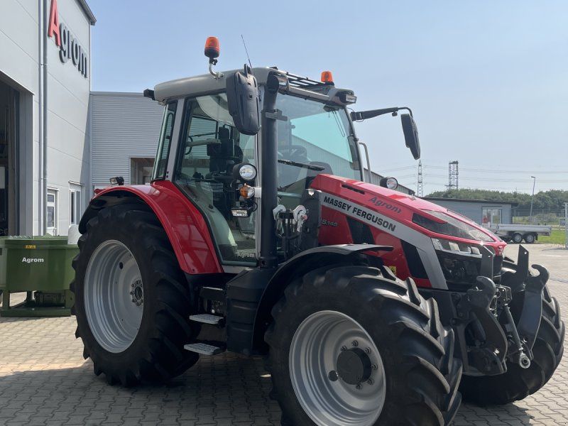 Massey Ferguson 5S.145
