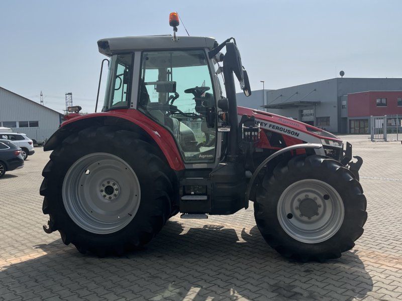 Massey Ferguson 5S.145