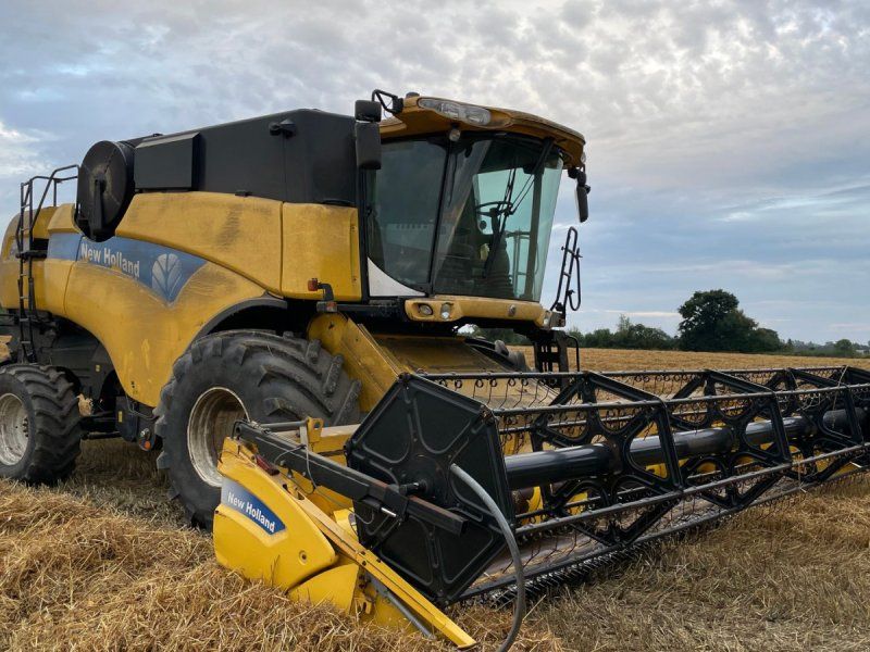 New Holland CX8070
