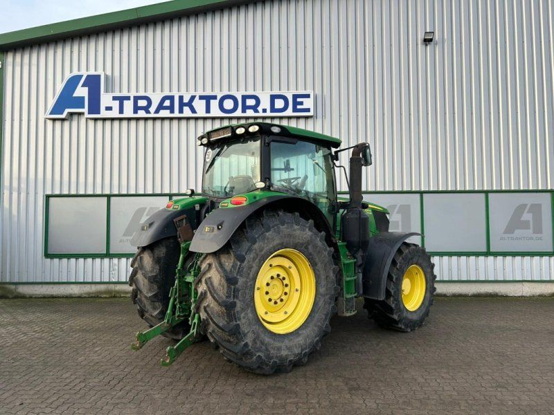 John Deere 6215R