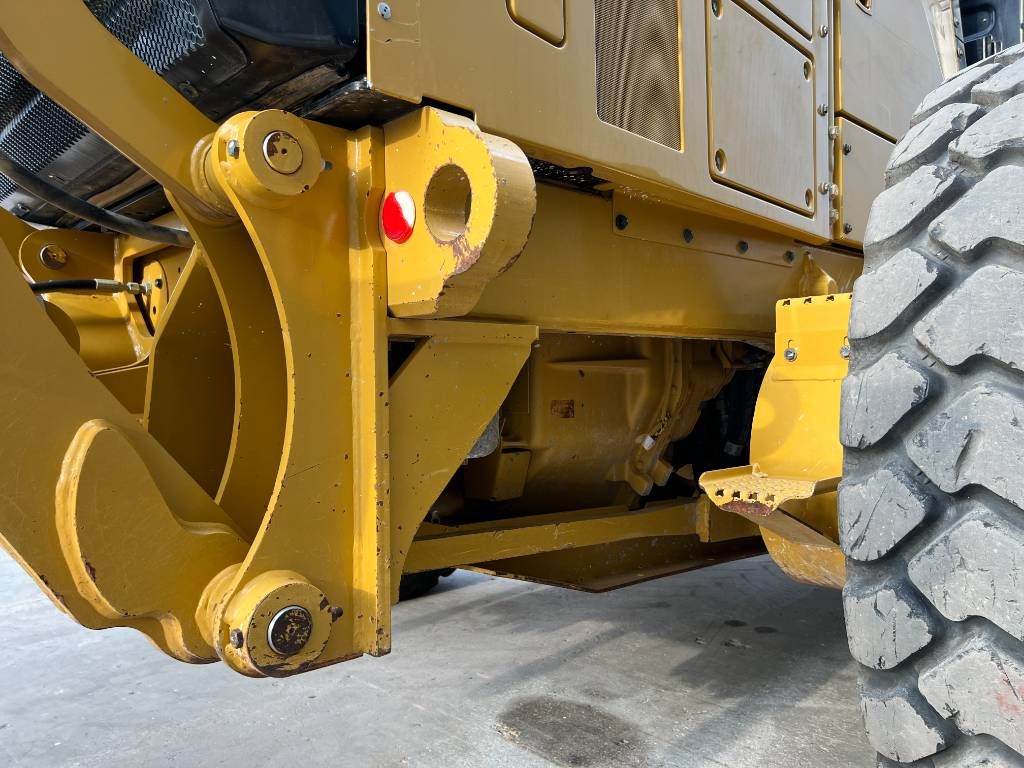 CAT 140M